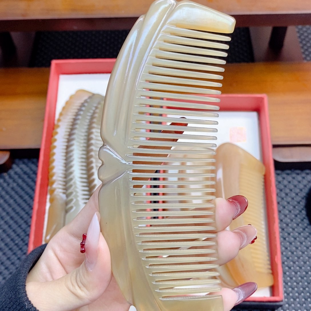 纯手工制作纯牛角梳子