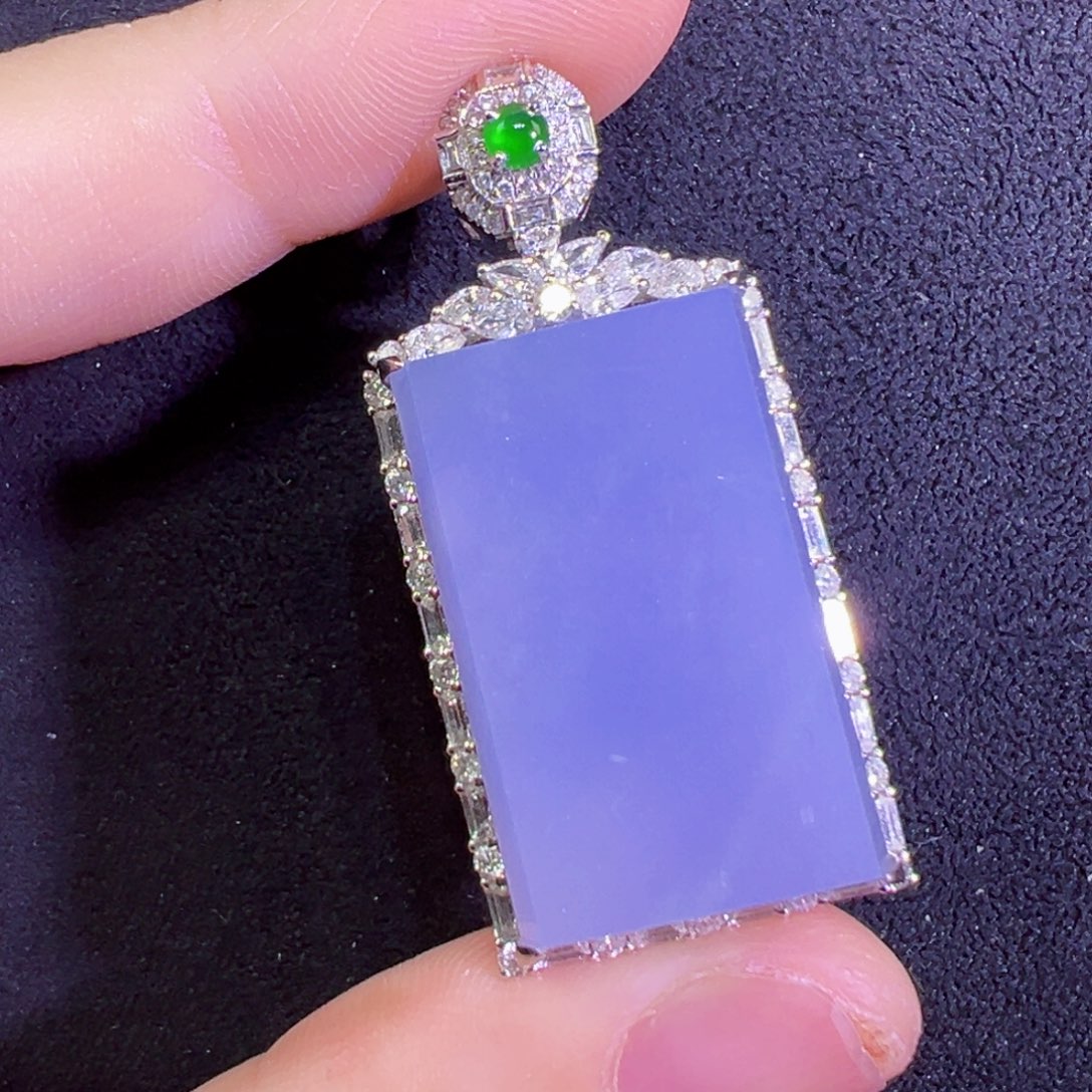 翡翠18K金镶嵌颈饰吊坠