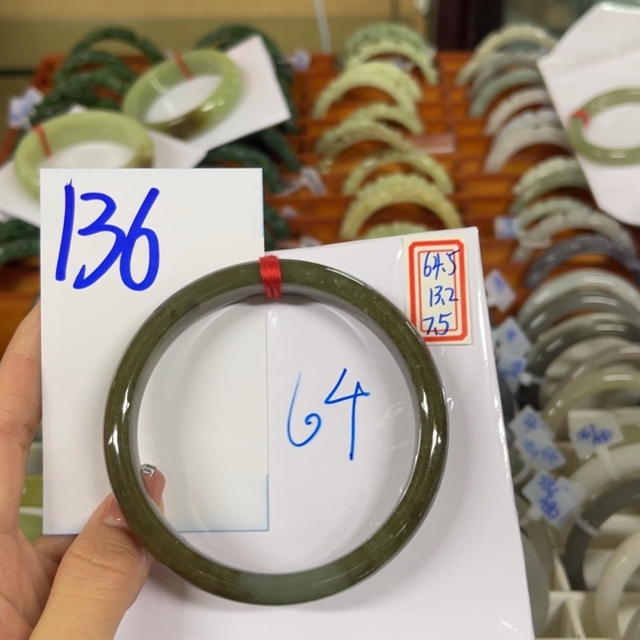 和田玉未镶嵌手镯