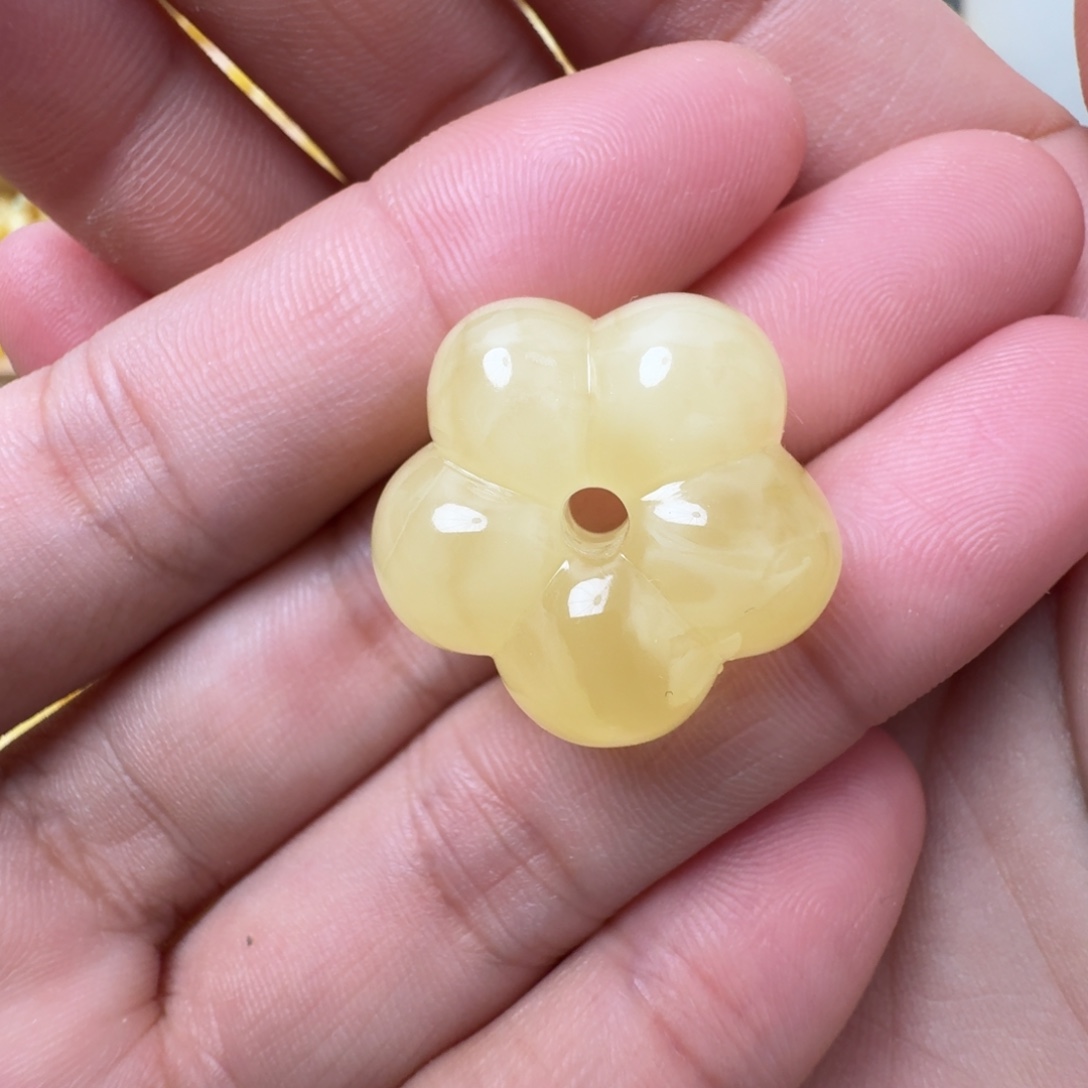 蜜蜡未镶嵌珠宝奇石超过七天不退