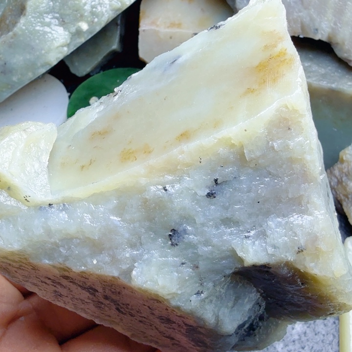 和田玉（糖玉）未镶嵌珠宝奇石