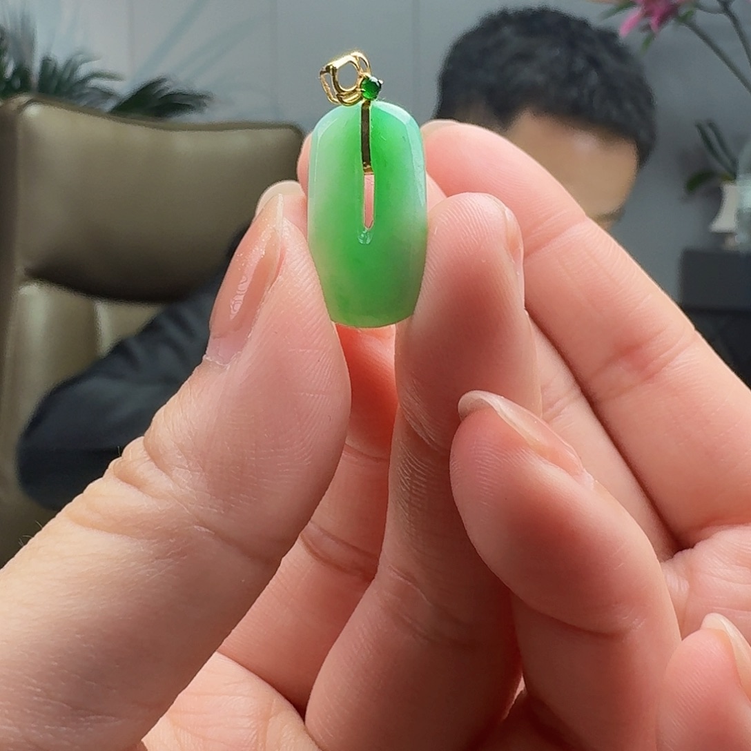 翡翠吊坠(不含链)18K金镶嵌天然