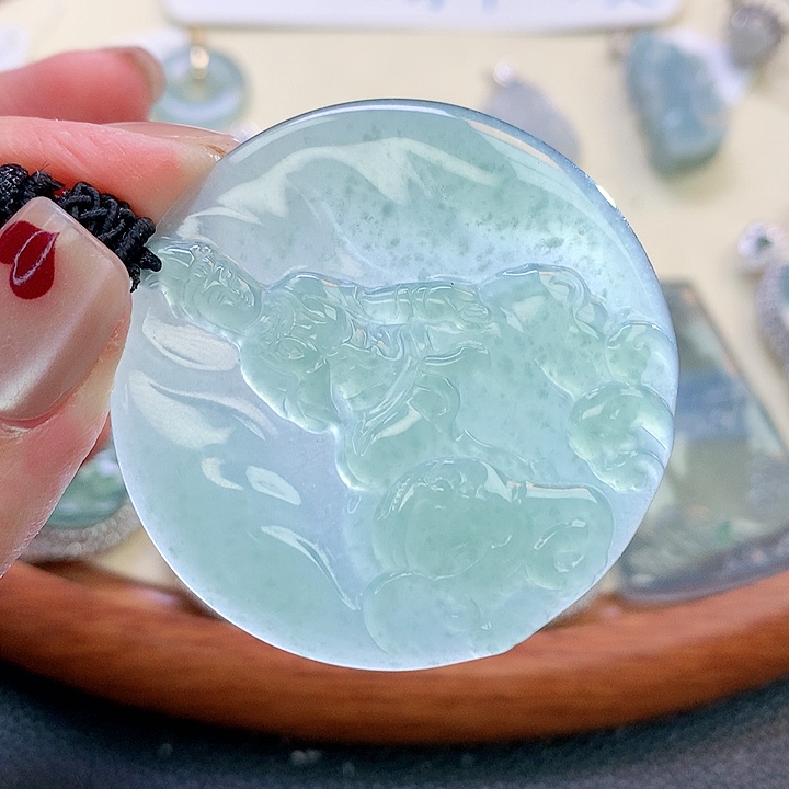 翡翠颈饰未镶嵌翡翠