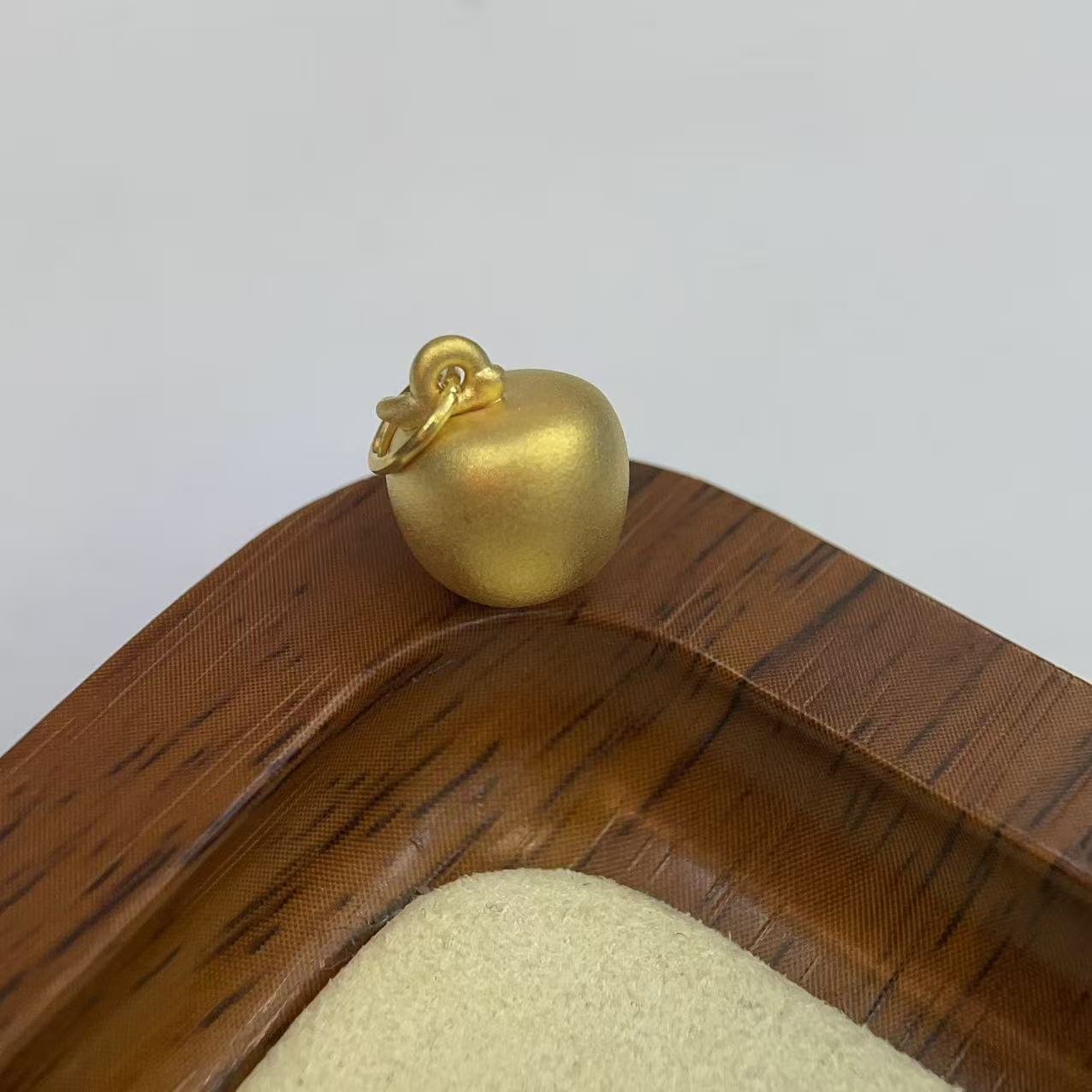 辉通黄金足金999小苹果DP2600-0970