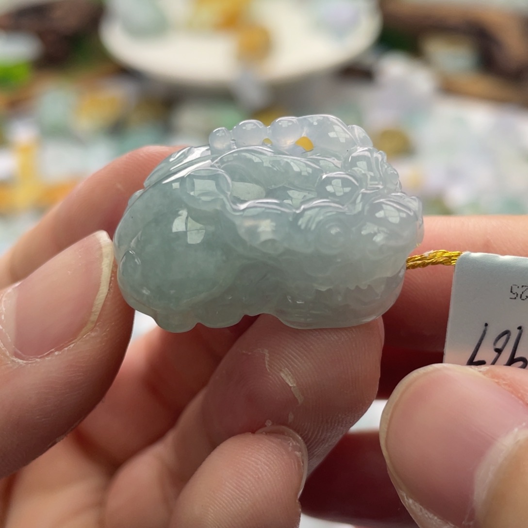 翡翠颈饰未镶嵌貔貅