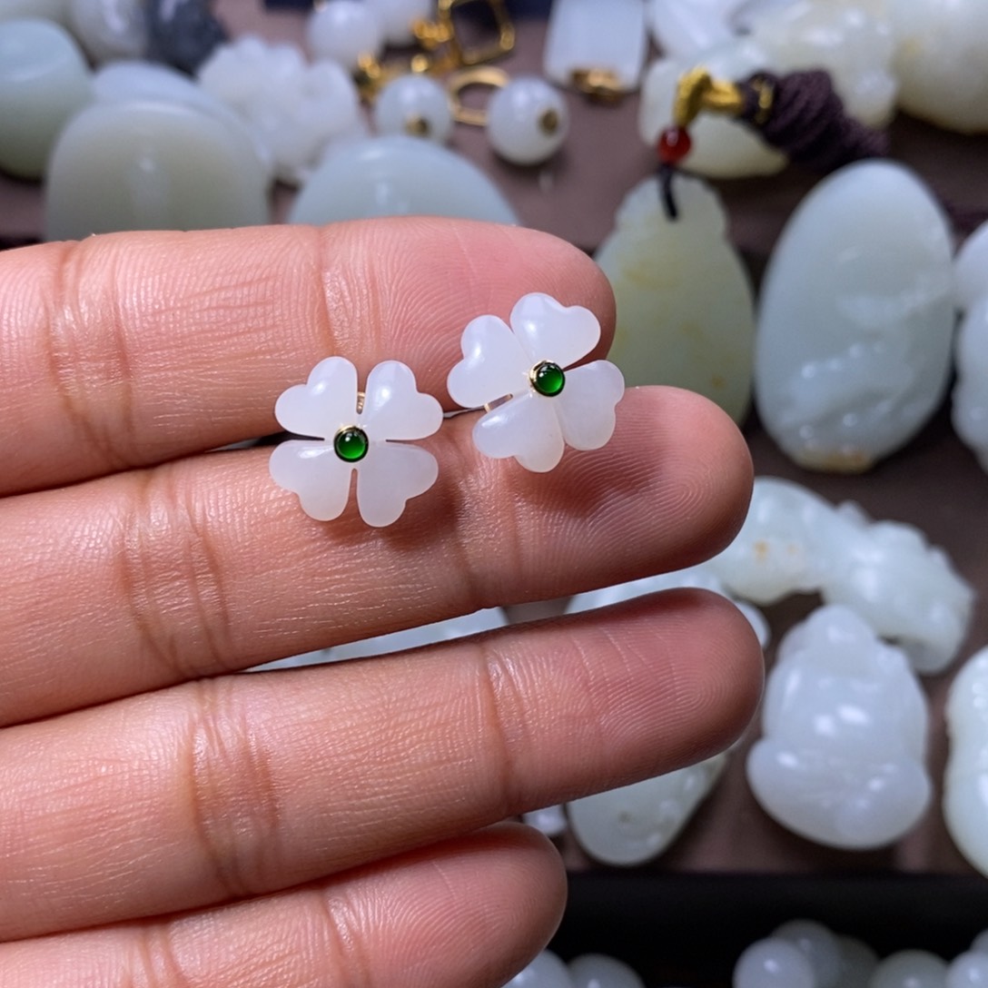 和田玉耳钉18K金镶嵌