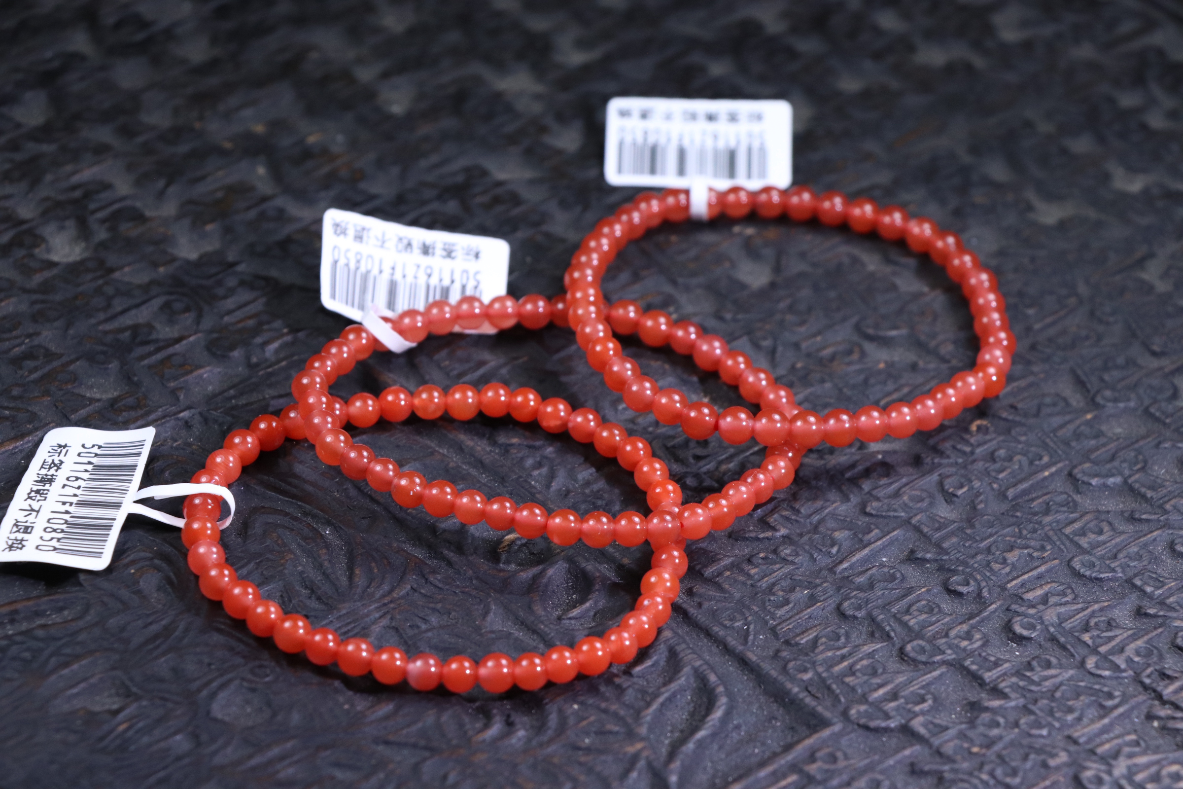 2原矿无优化南红大黑洞锦红单圈4mm左右颜色随机发一串有纹裂花杂