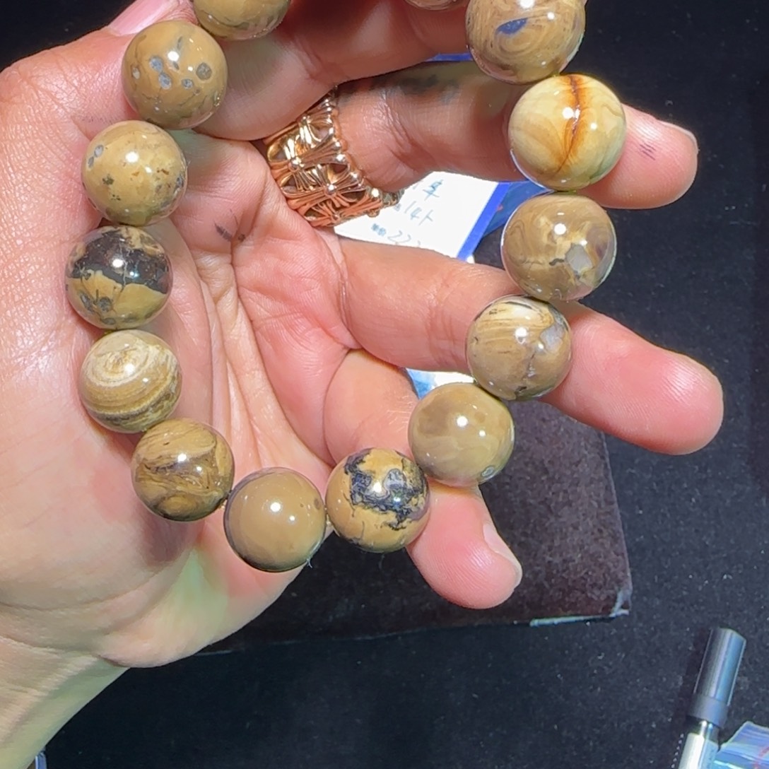 琥珀未镶嵌裸石琥珀