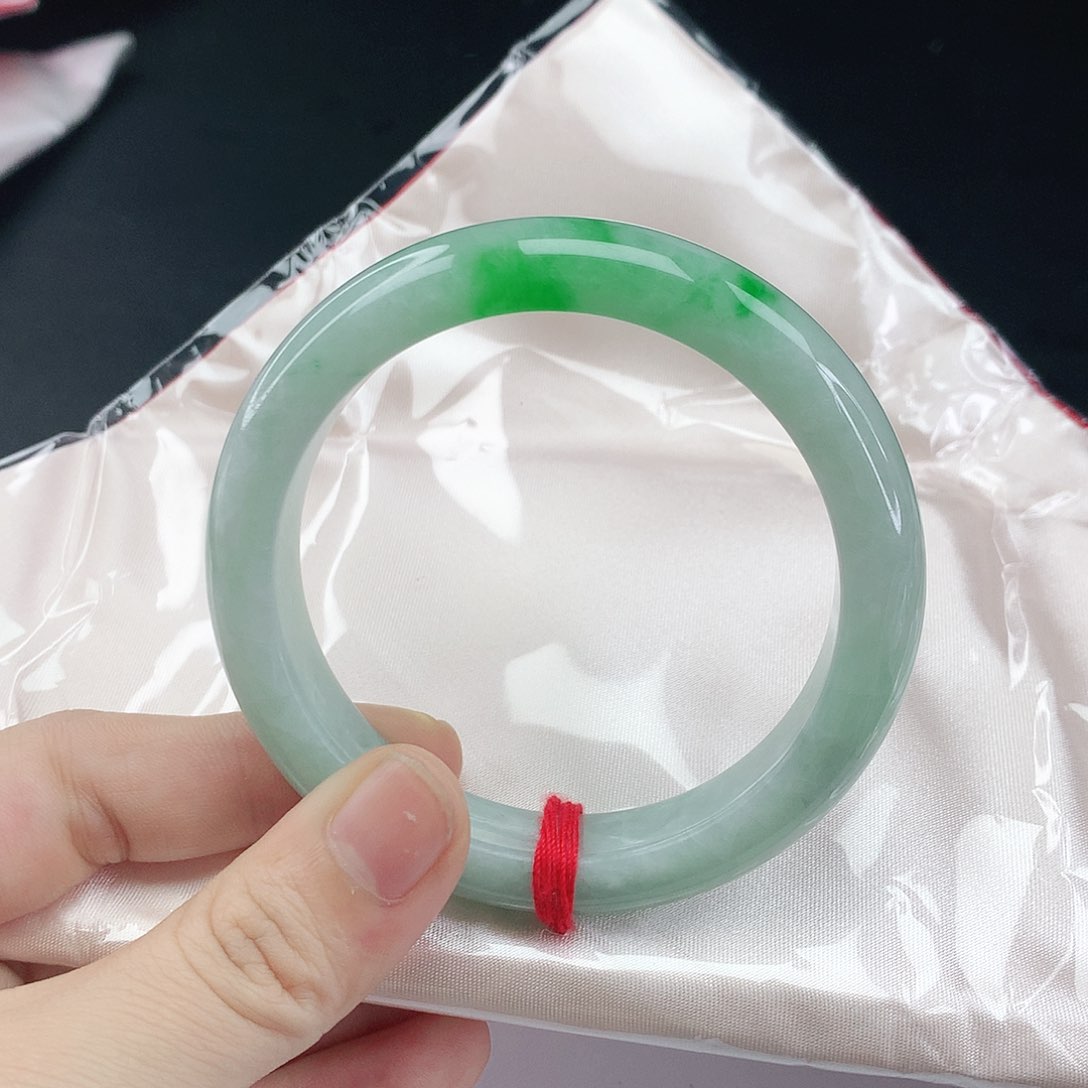 翡翠手镯未镶嵌翡翠121