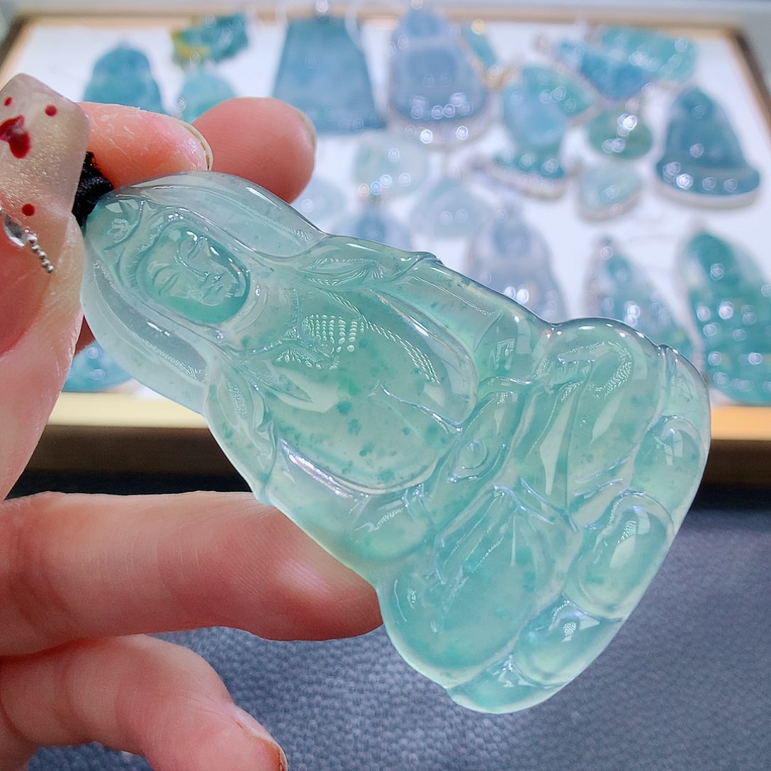 翡翠颈饰未镶嵌翡翠