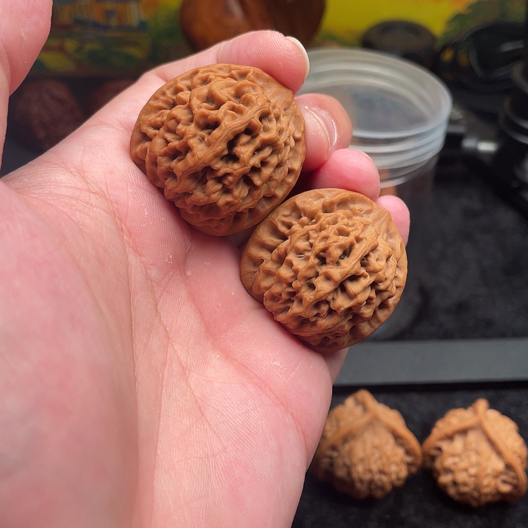 问***文玩核桃吊坠秦闷