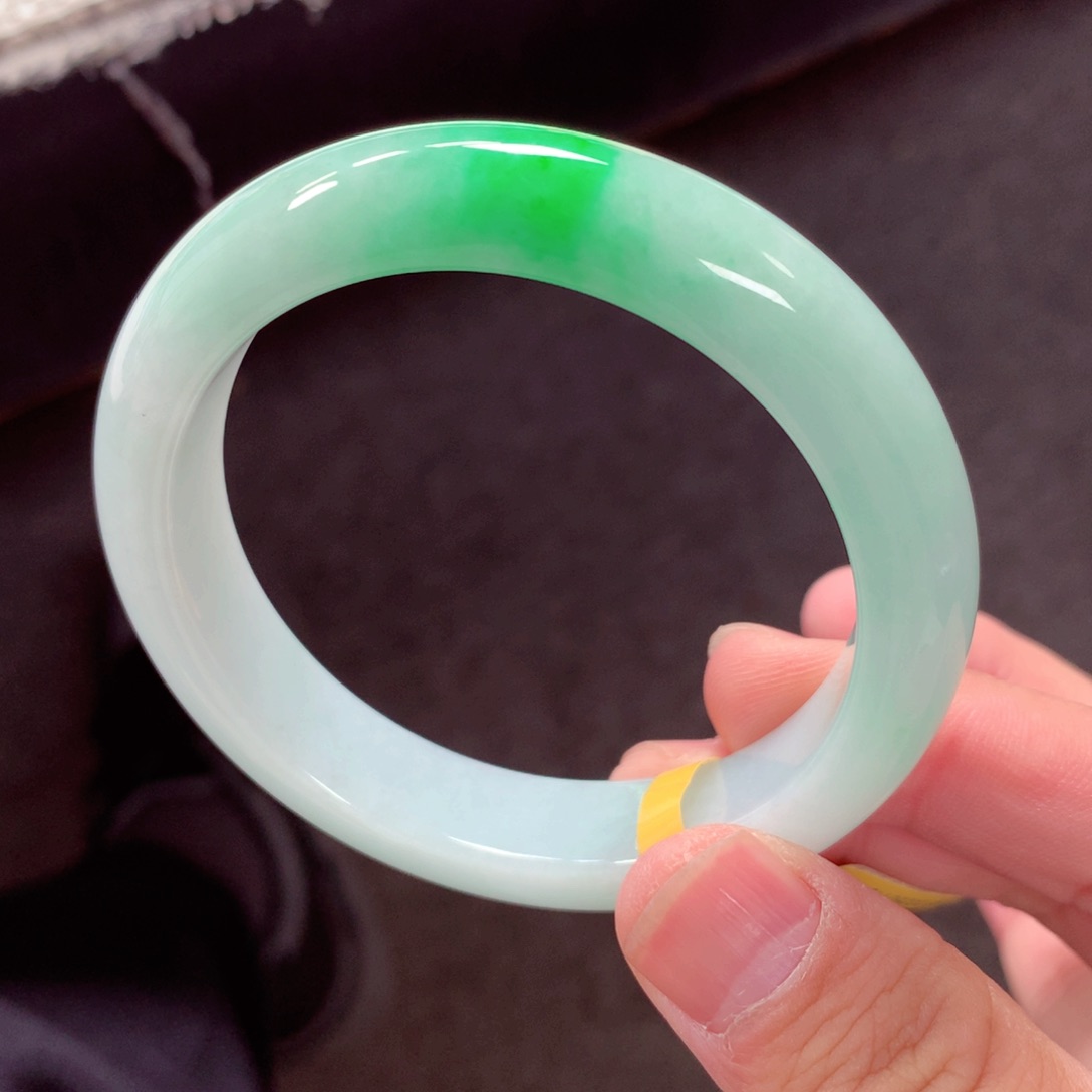 翡翠手镯未镶嵌缅甸