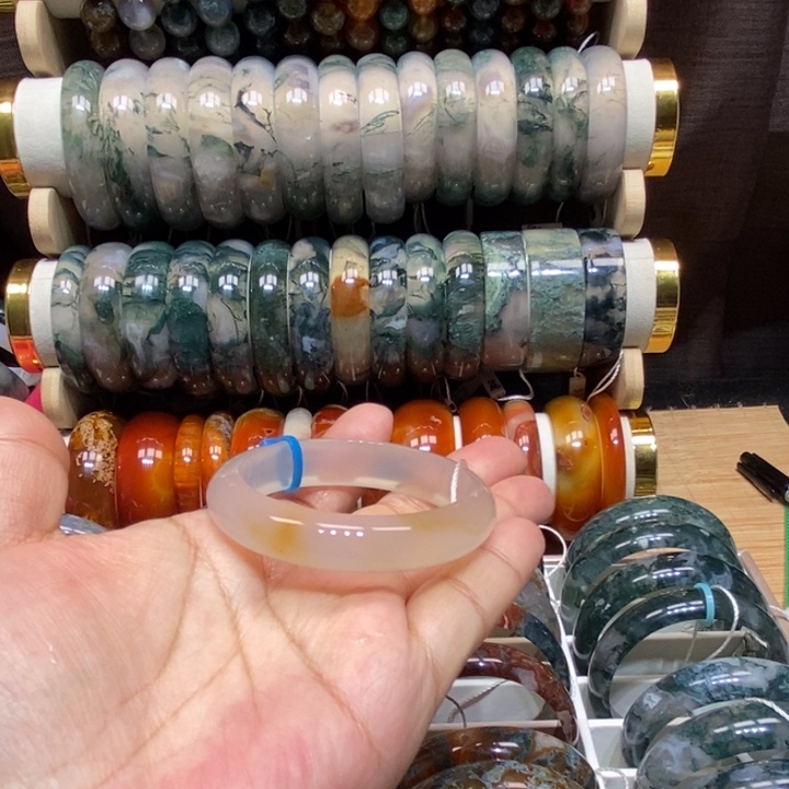 手镯玛瑙/玉髓未镶嵌50口 88        刘