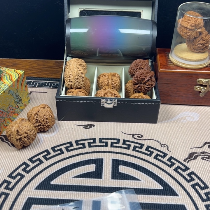 喵***寨吊坠文玩核桃随机