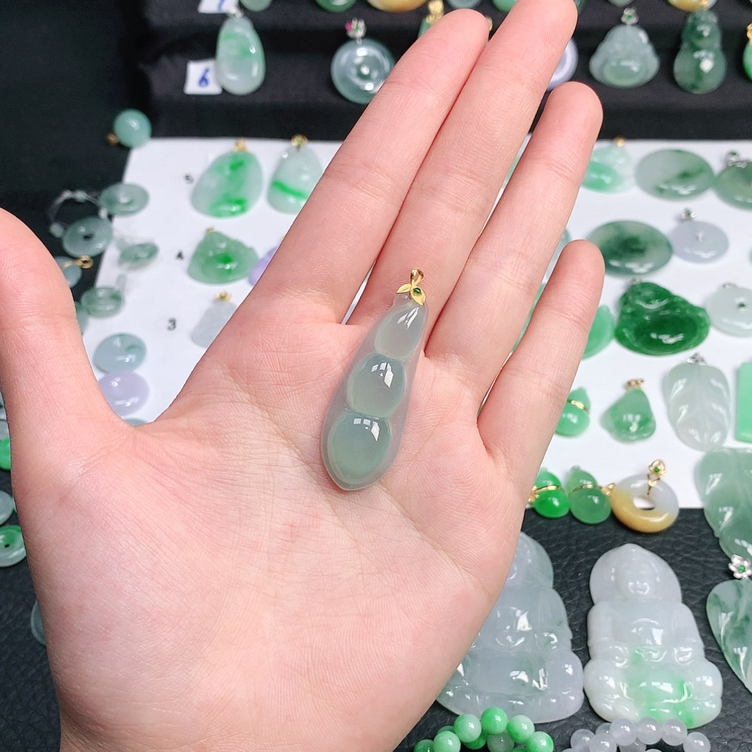 翡翠颈饰未镶嵌翡翠