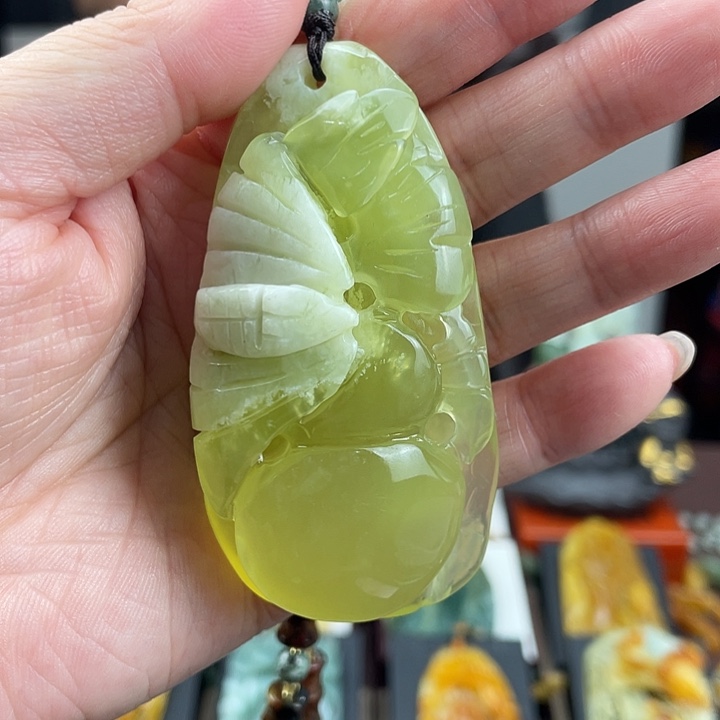 未镶嵌蛇纹石玉颈饰
