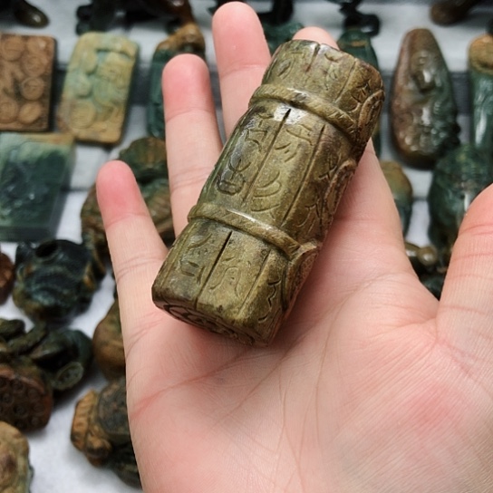 岫岩河磨玉（透闪石质玉）未镶嵌把件用****4