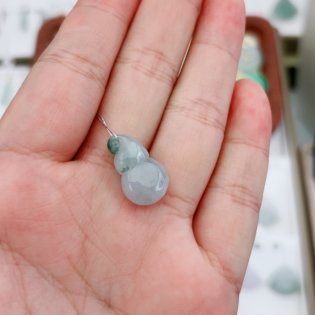 翡翠颈饰未镶嵌葫芦