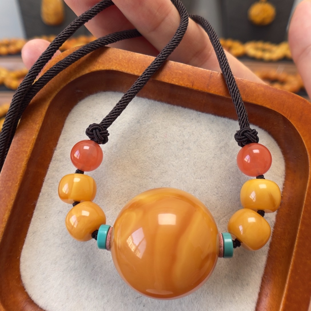 蜜蜡未镶嵌颈饰蜜蜡