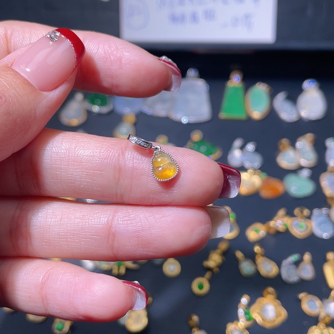 翡翠颈饰18K金镶嵌其****）吊坠