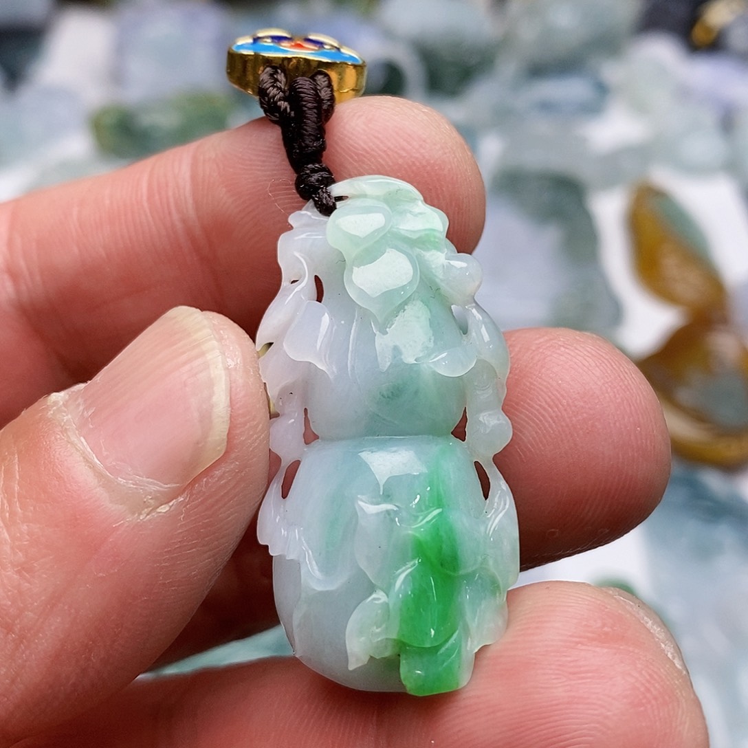 翡翠颈饰未镶嵌葫芦