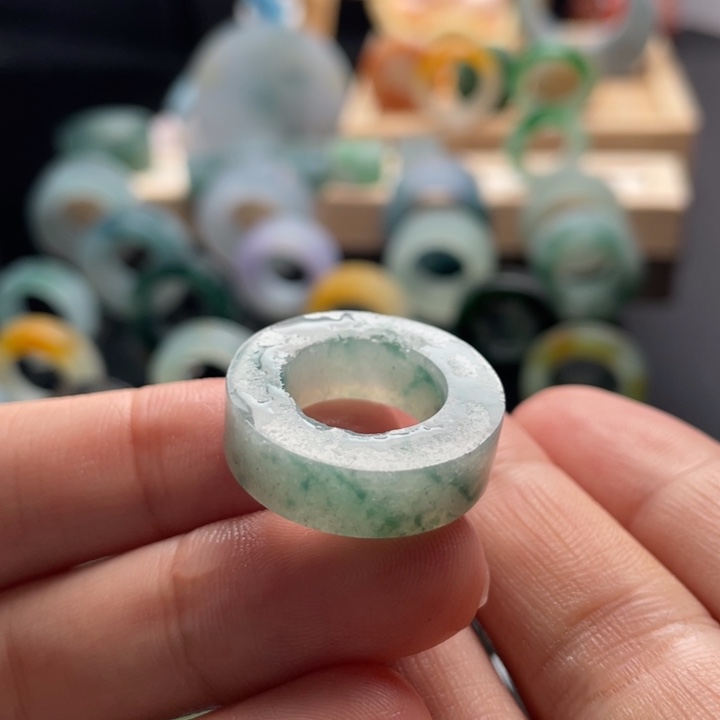 定制翡翠未镶嵌戒指