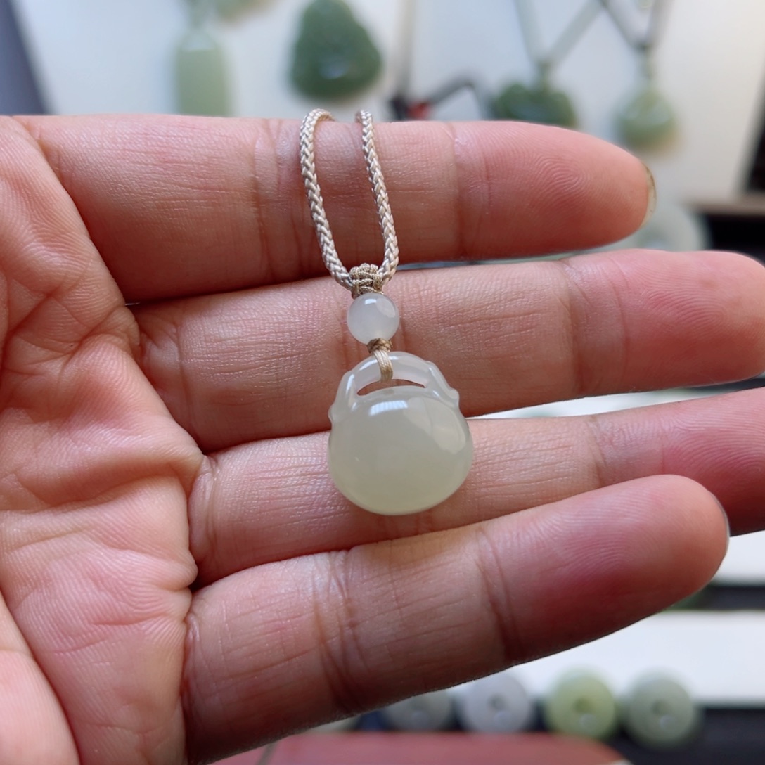 吊坠(赠链)未镶嵌和田玉666