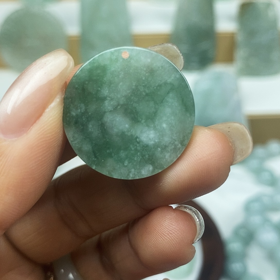 翡翠颈饰未镶嵌天然翡翠无事牌