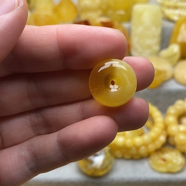 未镶嵌琥珀颈饰琥珀蜜蜡吊坠