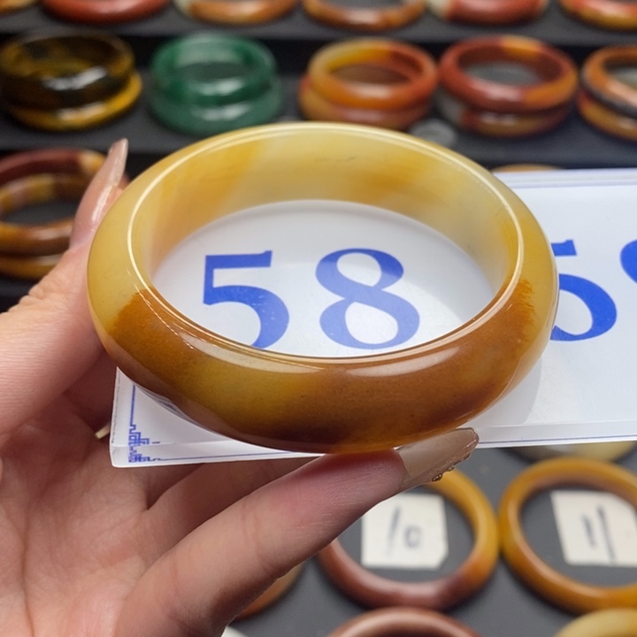 石英质玉（黄龙玉）手镯未镶嵌