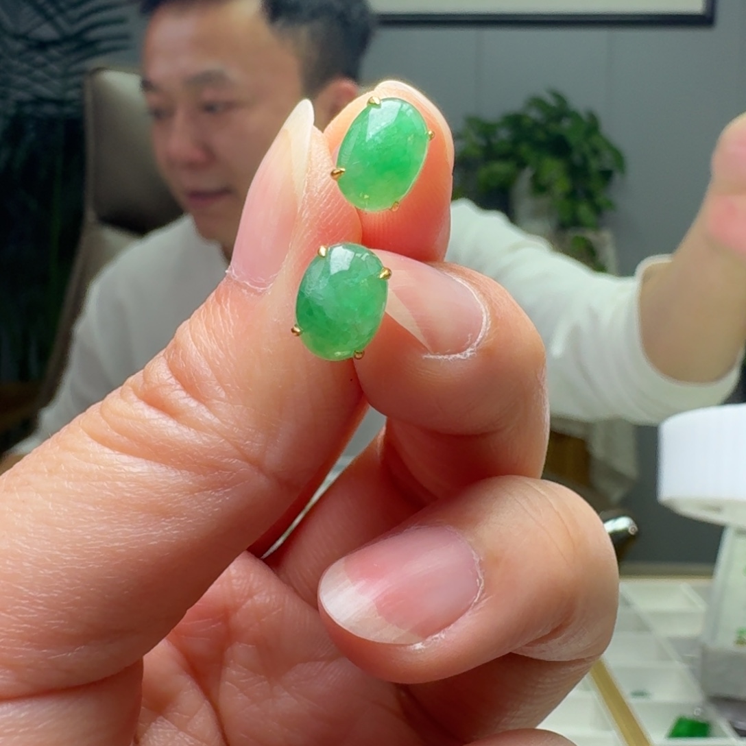 翡翠18K金镶嵌耳饰天然