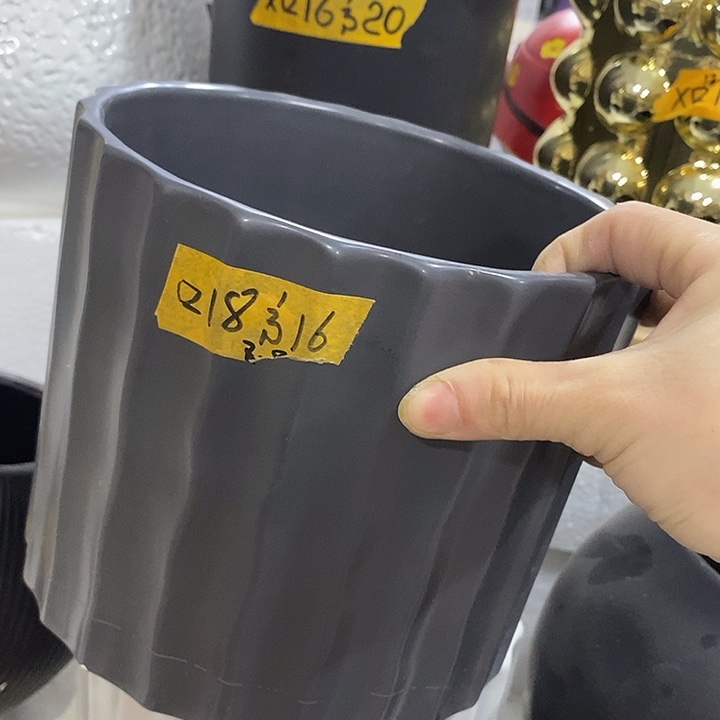 陶瓷花盆有孔 瑕疵介意勿拍 