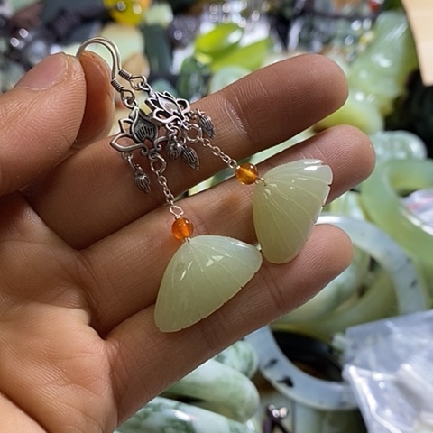 和田玉耳环未镶嵌