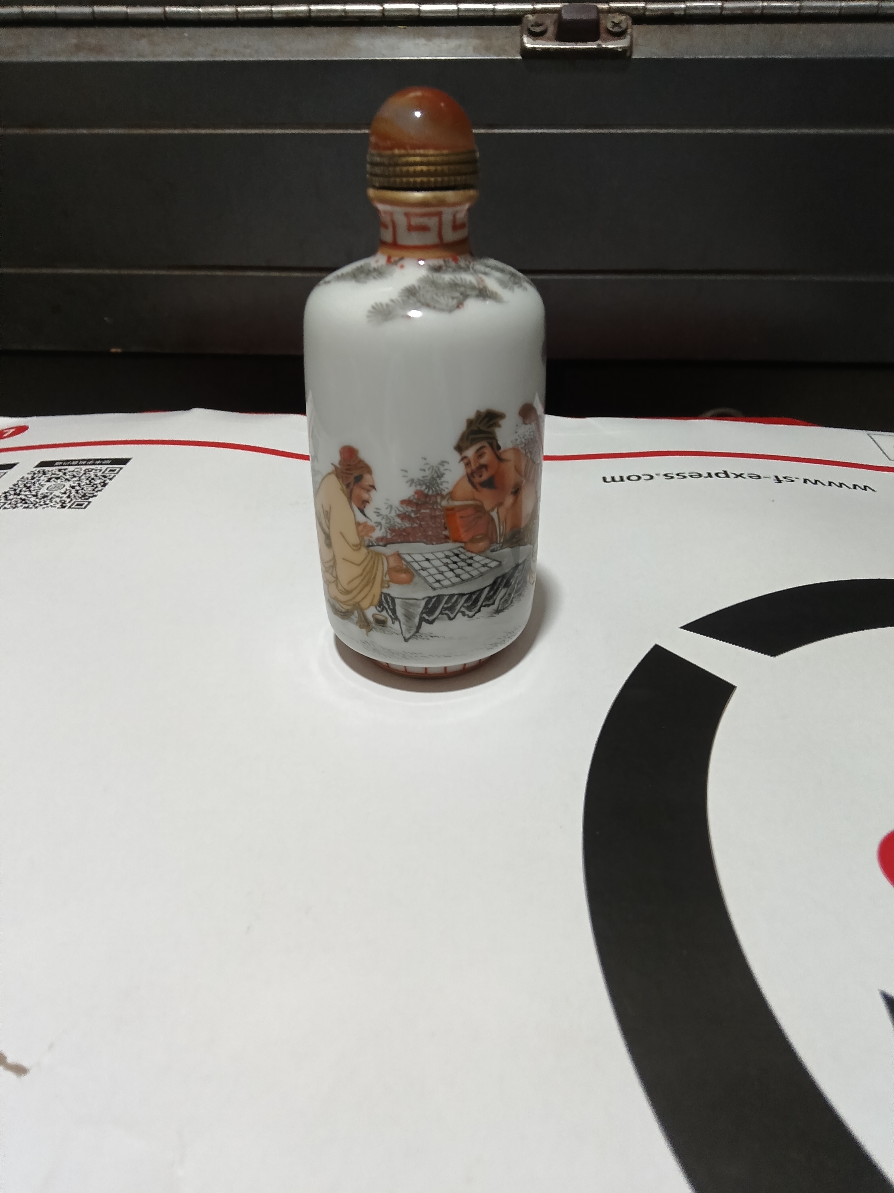 粉彩人物手工花瓶