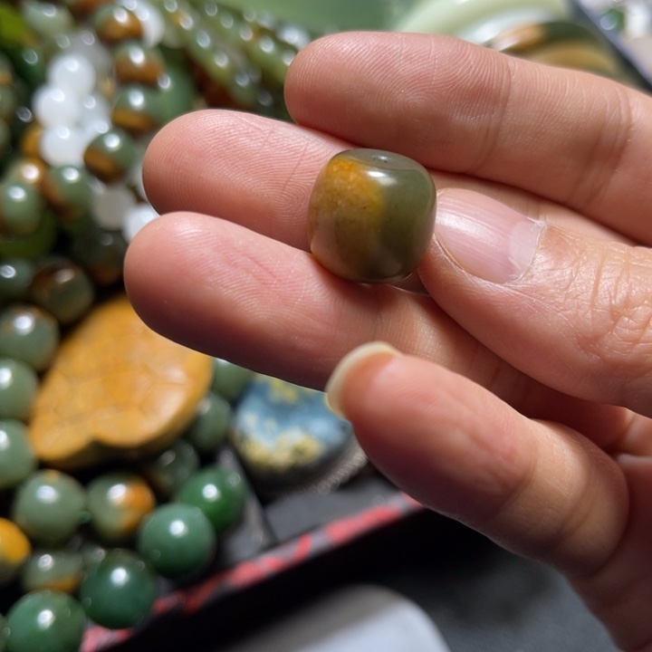 岫岩河磨玉（透闪石质玉）未镶嵌颈饰