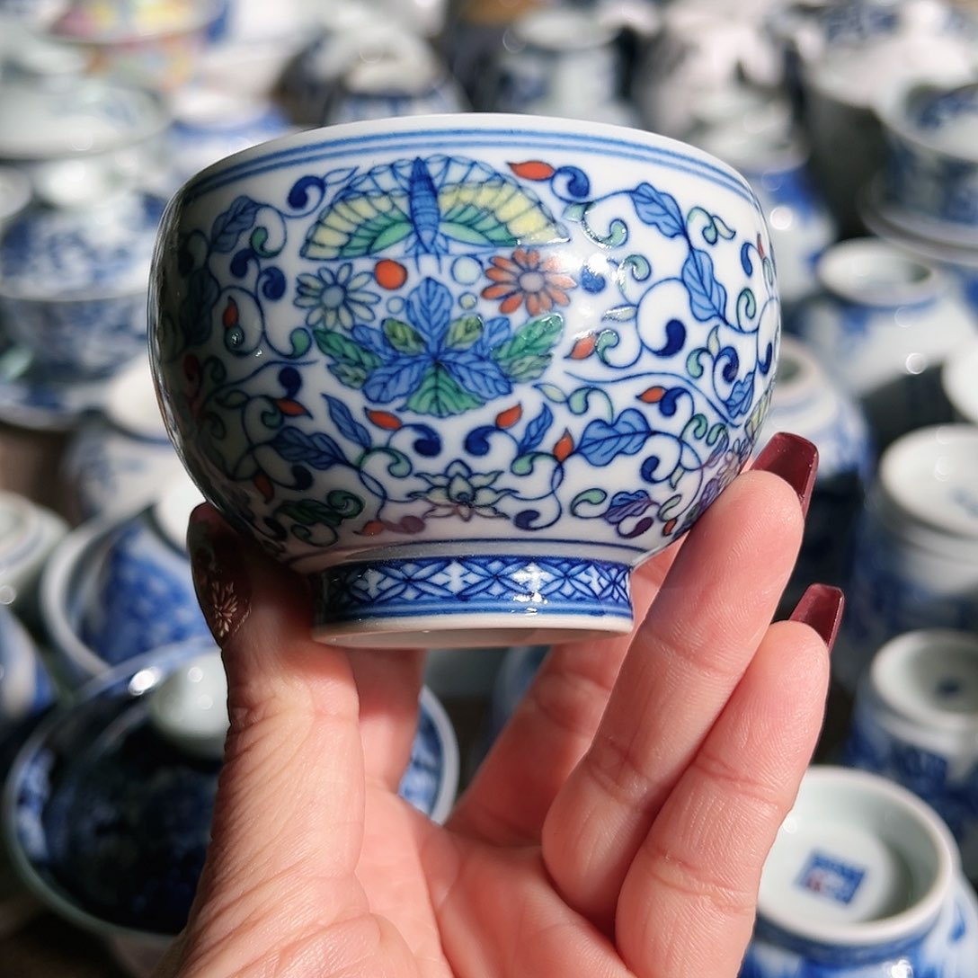 青花斗彩蝴蝶团纹