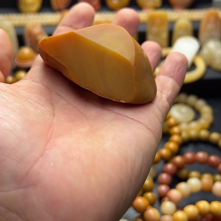 方***正石英质玉未镶嵌石英质玉