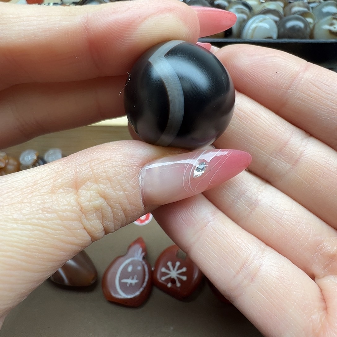 珂***…玛瑙/玉髓未镶嵌珠宝半成品