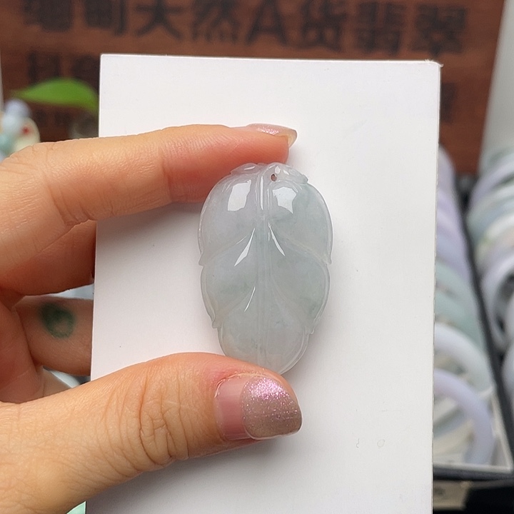 翡翠未镶嵌颈饰叶子吊坠