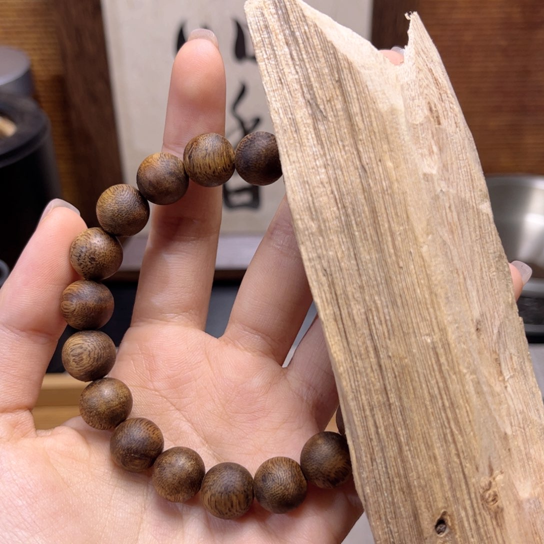 香榧木海南绿奇楠串9克卡11