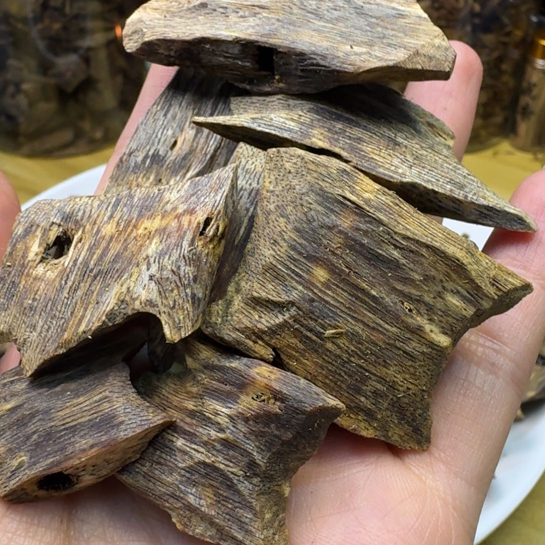 沉香沉香碎屑蓝宝石高油块料50g