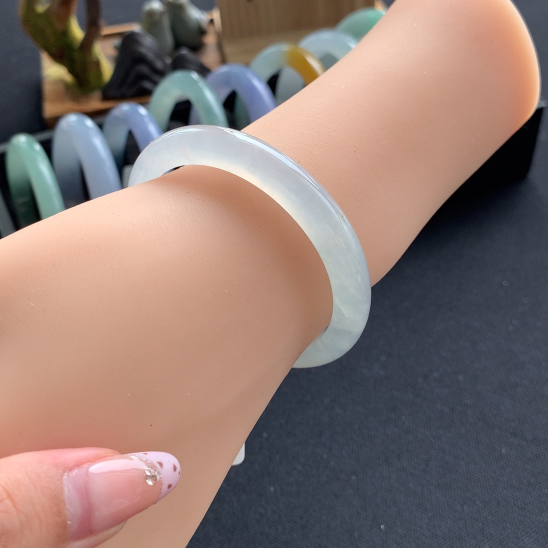 翡翠未镶嵌手镯52贵妃