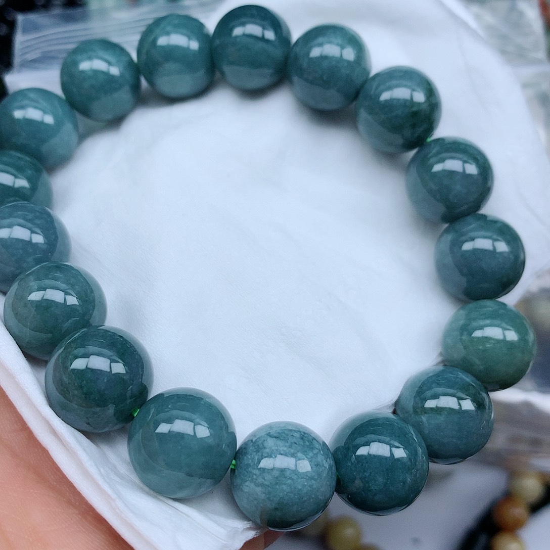 翡翠颈饰未镶嵌珠子