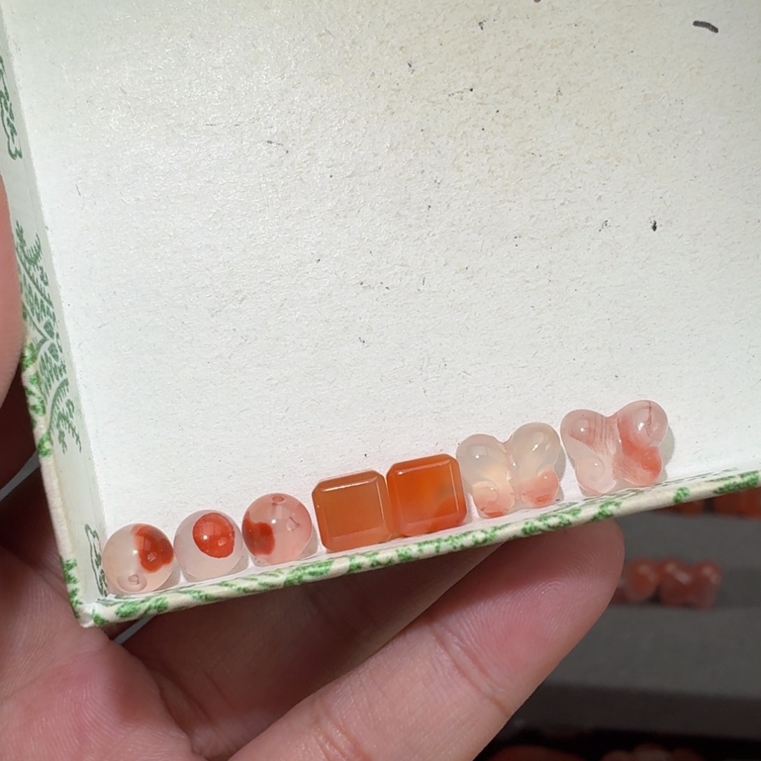 中***礼南红玛瑙未镶嵌颈饰7个