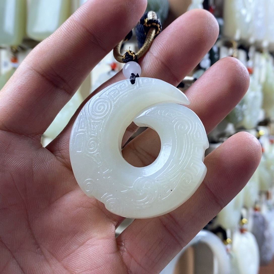 和田玉（糖玉）未镶嵌颈饰