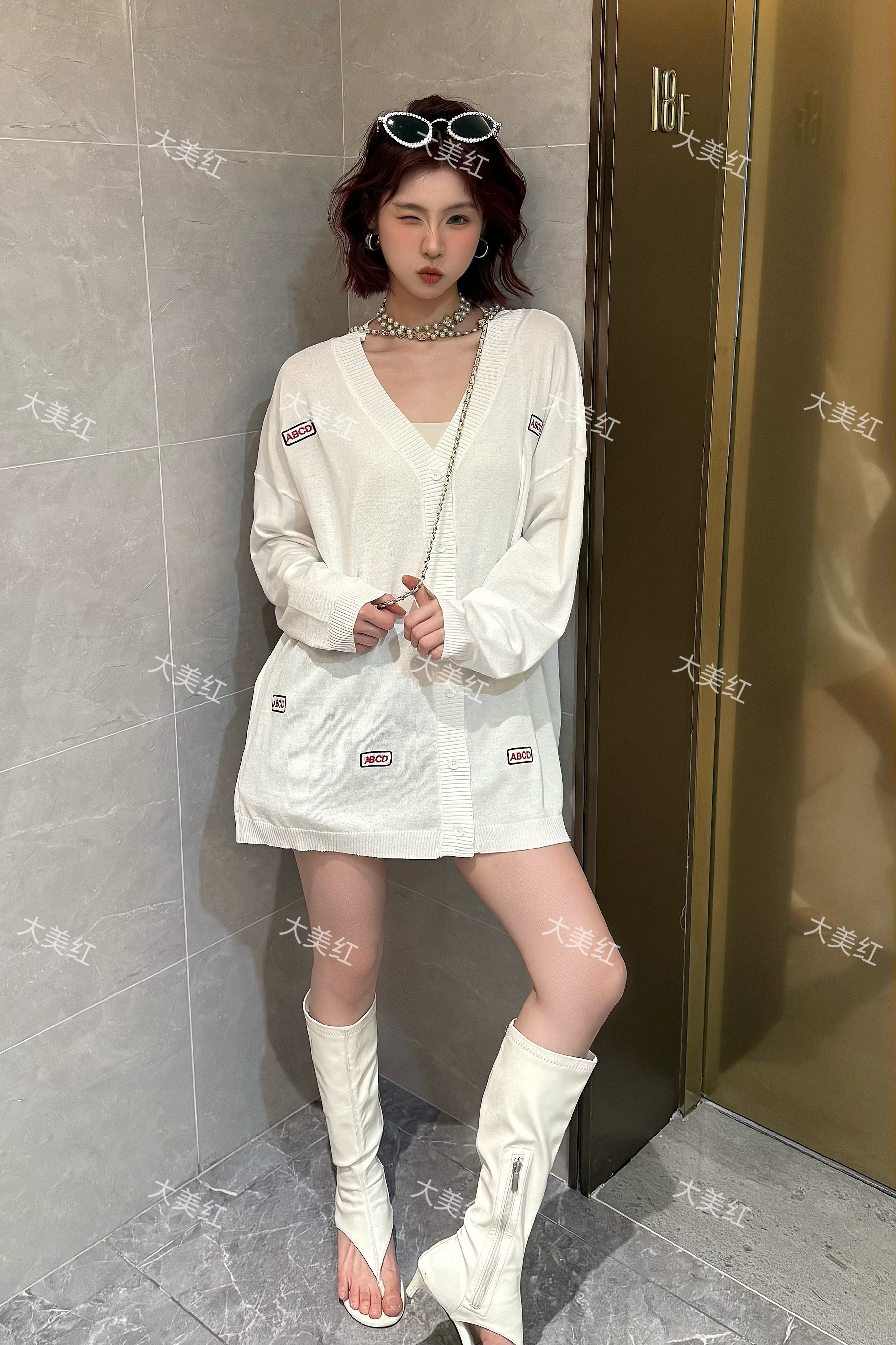 【2025新款】夏季设计款白色多标印花V领开衫时尚百搭气质甜美