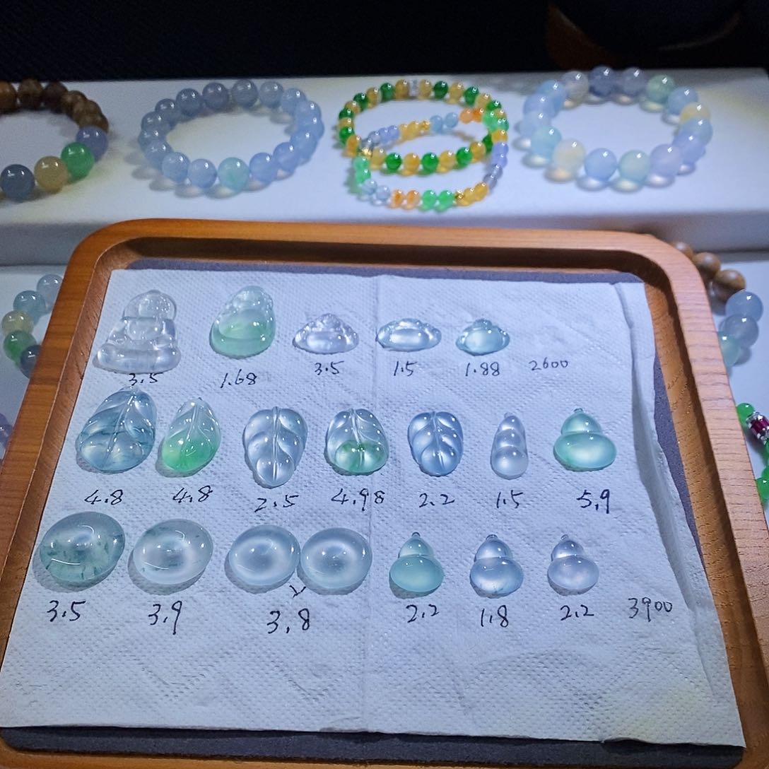 翡翠把件未镶嵌价格不同 多样性发其一