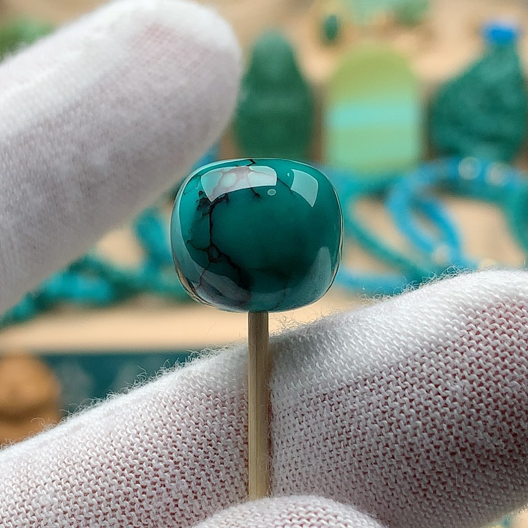 绿松石未镶嵌颈饰