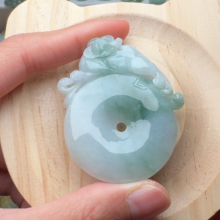 翡翠未镶嵌颈饰吊坠