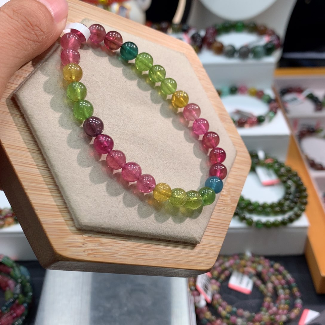 碧玺手链未镶嵌     6.8mm。    